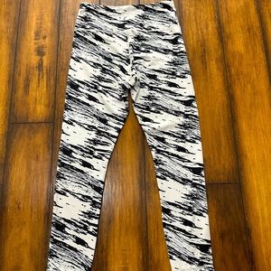 ZYIA White Radical Light N Tight - 7/8 length - Size 6-8